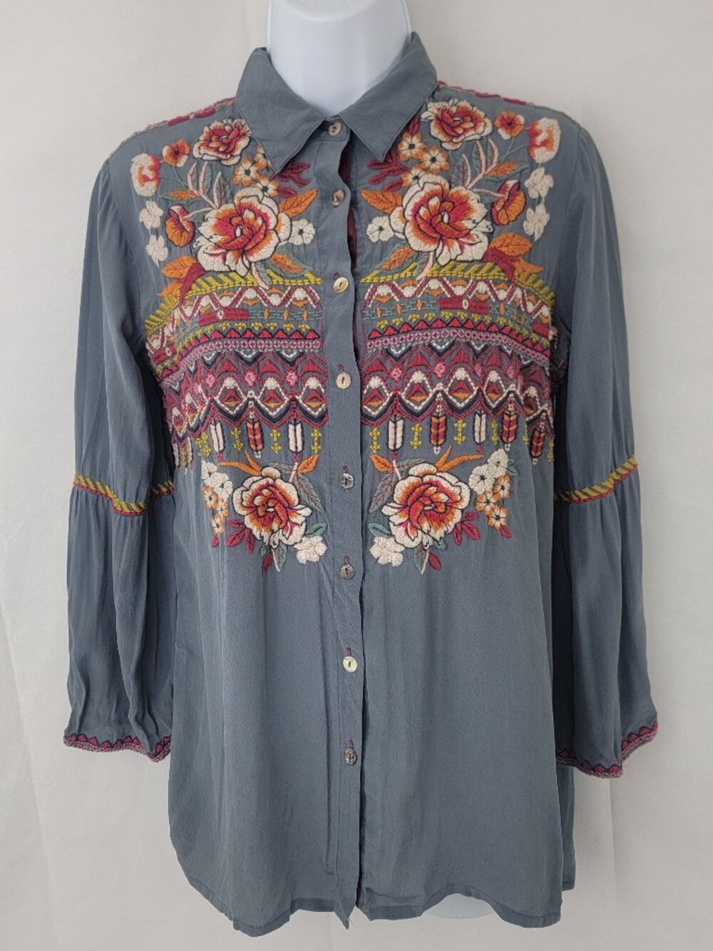 JOHNNY WAS Workshop Womens SMALL Shirt JYLL Flare Sleeve GRAY Embroidered Boho